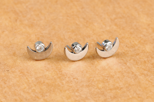 Threadless Piercing Jewelry ASTM F136 Moon Titanium 2MM Zircon Body Piercing Jewelry Moon Shape New Jewelry S07